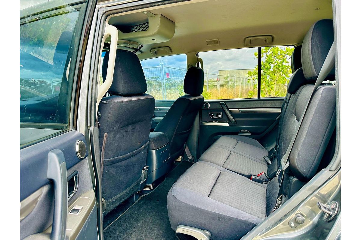 2013 Mitsubishi Pajero GLX NW