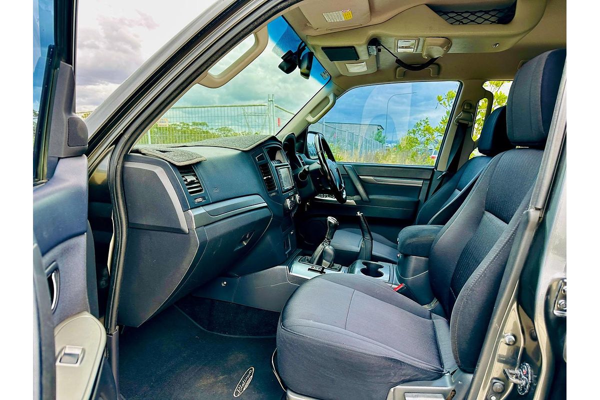 2013 Mitsubishi Pajero GLX NW