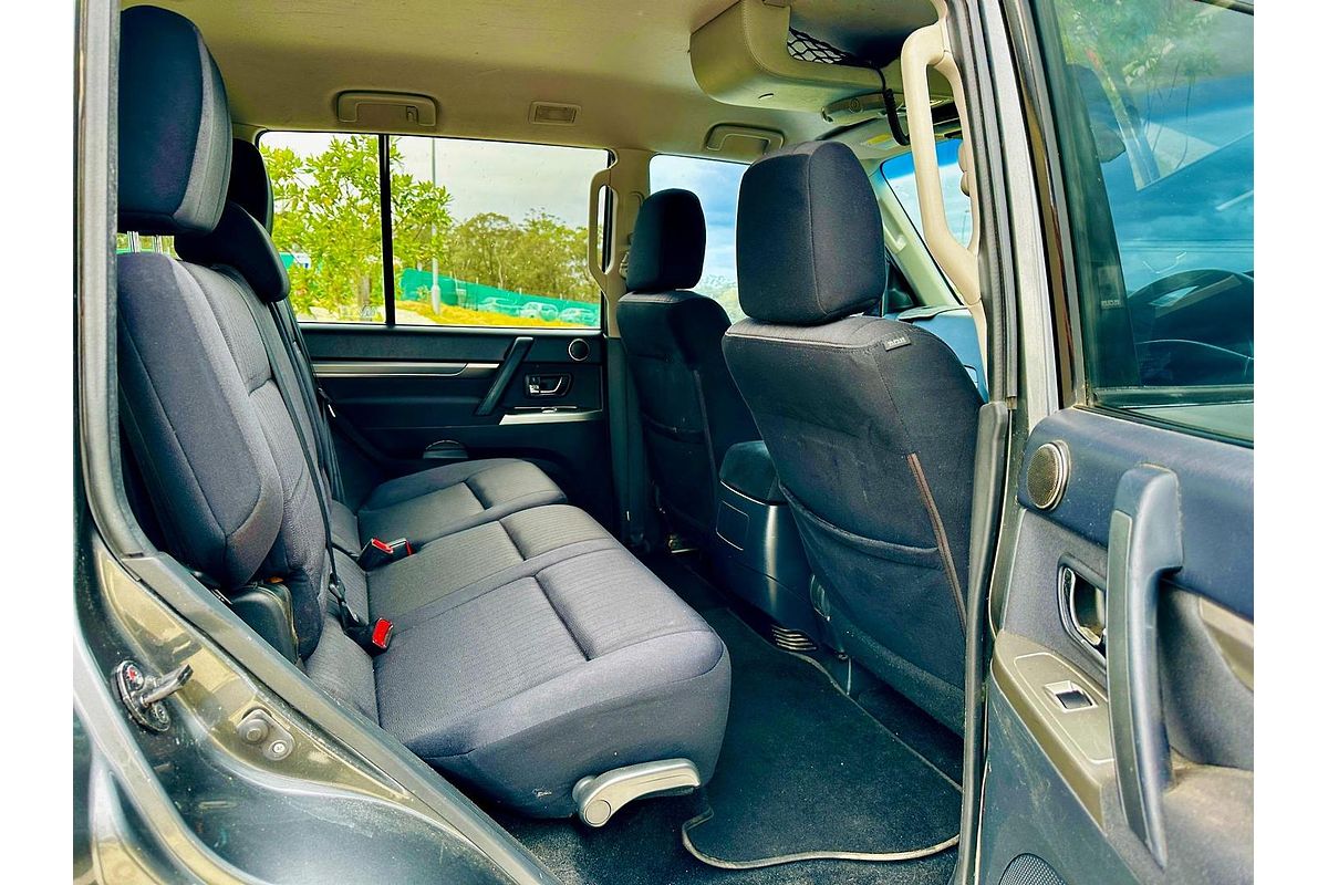 2013 Mitsubishi Pajero GLX NW