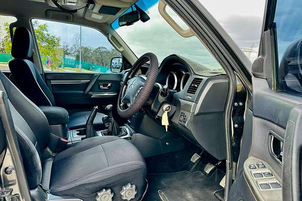 2013 Mitsubishi Pajero GLX NW