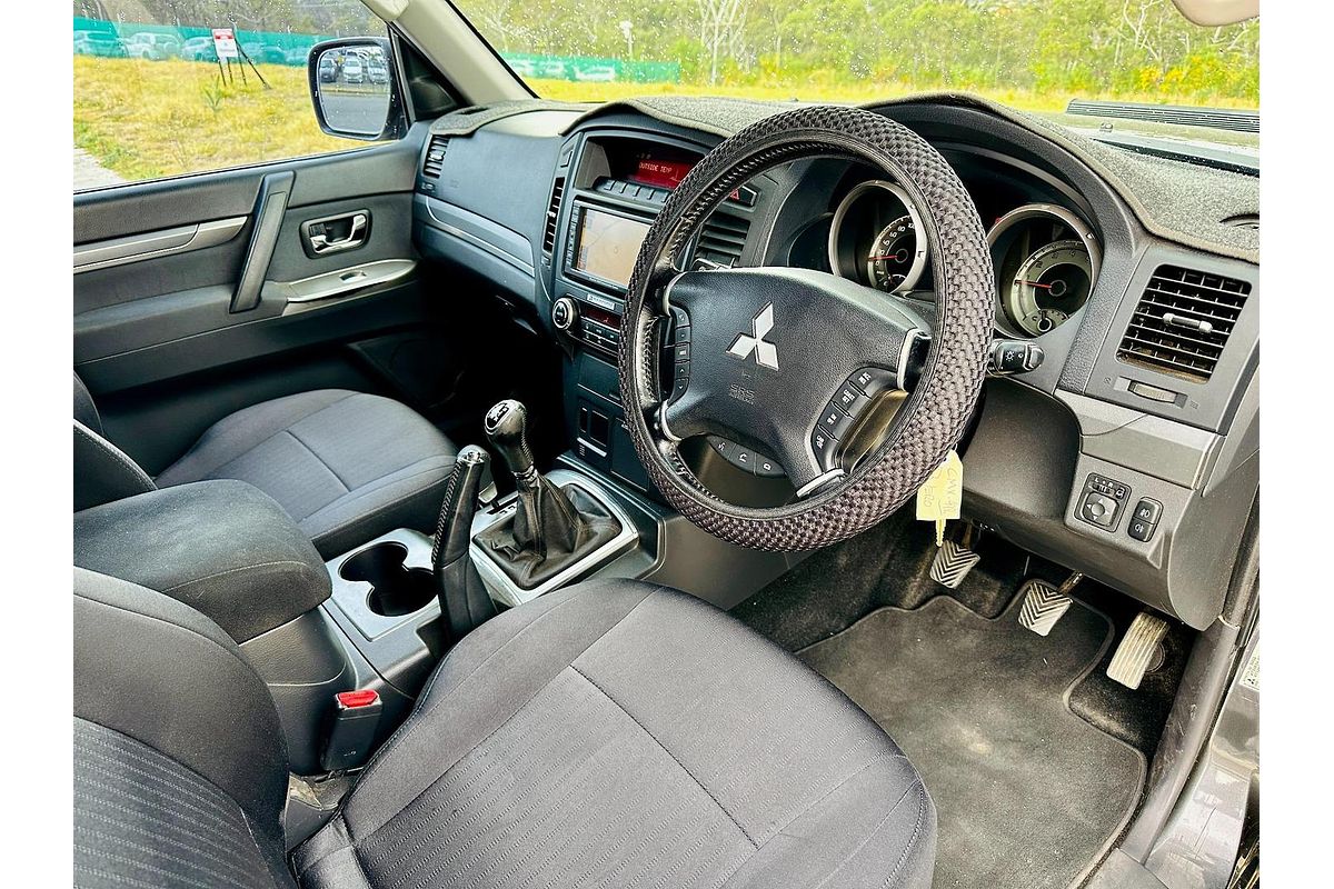 2013 Mitsubishi Pajero GLX NW