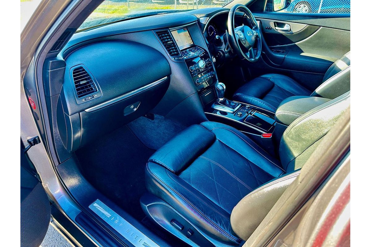 2015 INFINITI QX70 S S51