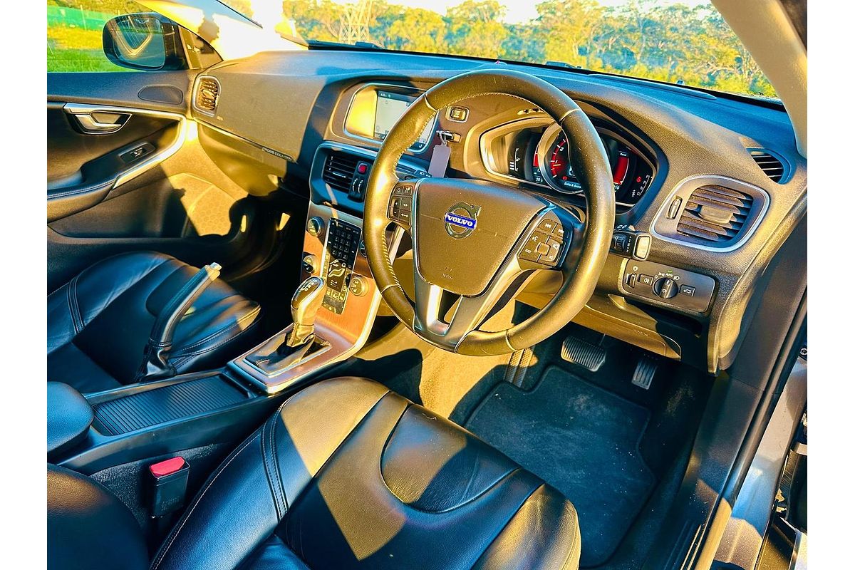 2013 Volvo V40 T5 R-Design