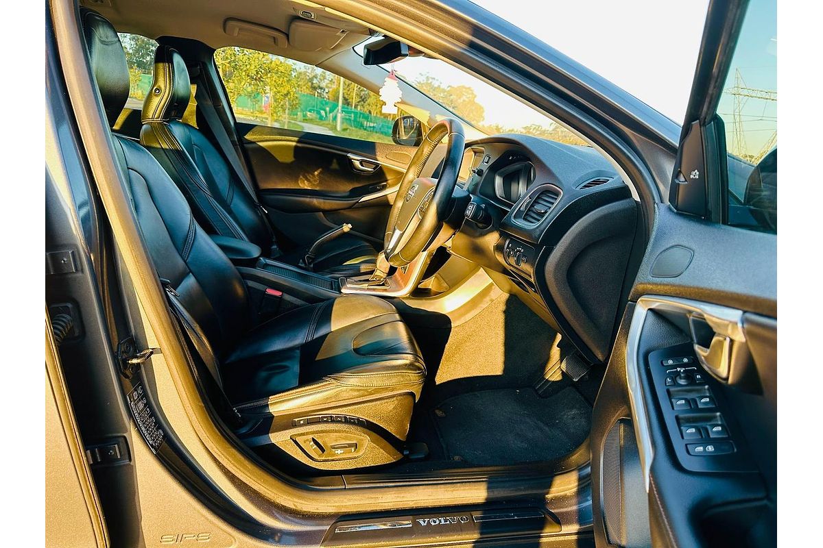 2013 Volvo V40 T5 R-Design