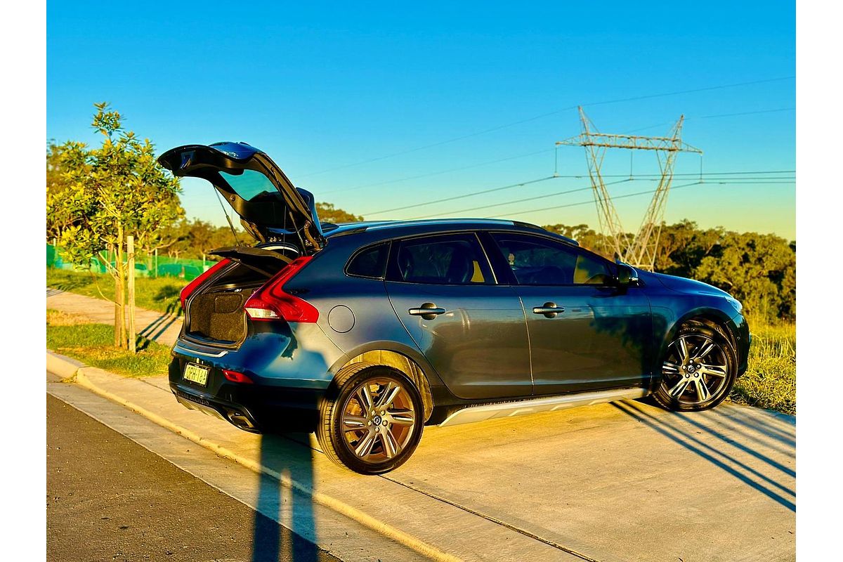 2013 Volvo V40 T5 R-Design