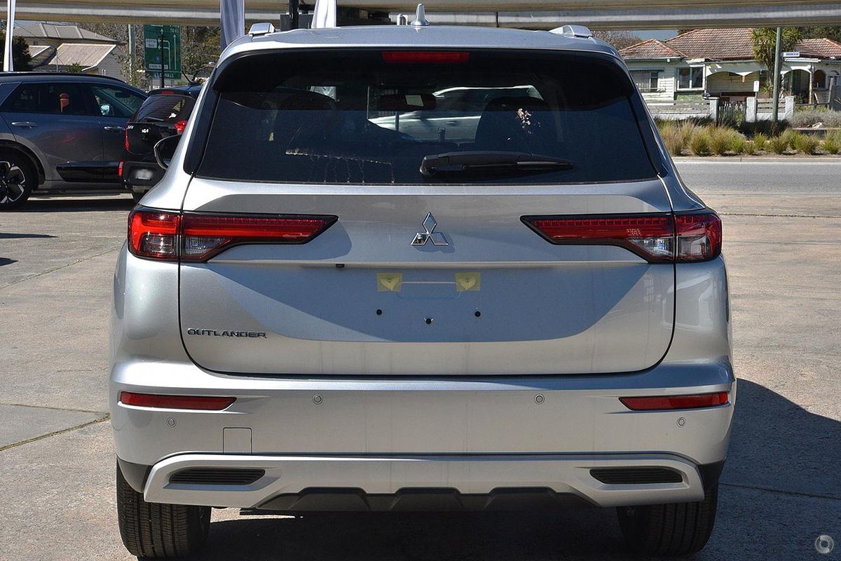 2024 Mitsubishi Outlander LS ZM