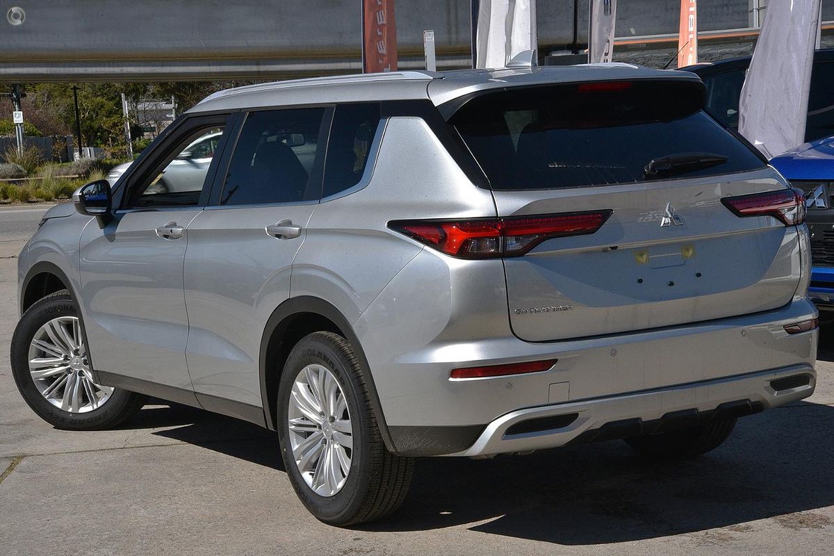 2024 Mitsubishi Outlander LS ZM