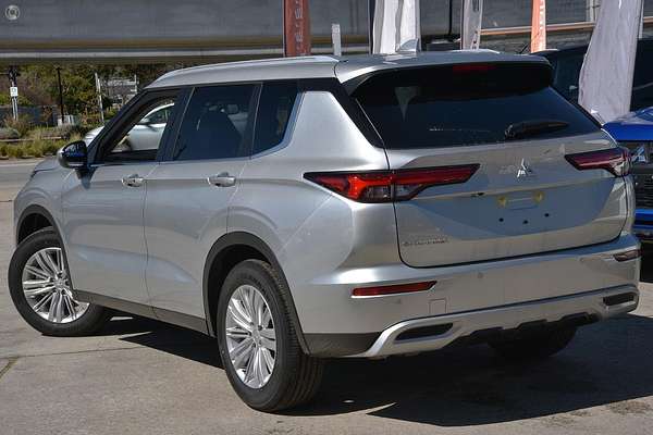 2024 Mitsubishi Outlander LS ZM