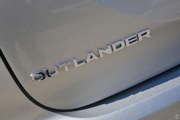 2024 Mitsubishi Outlander LS ZM