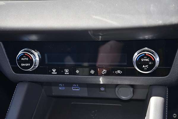 2024 Mitsubishi Outlander LS ZM
