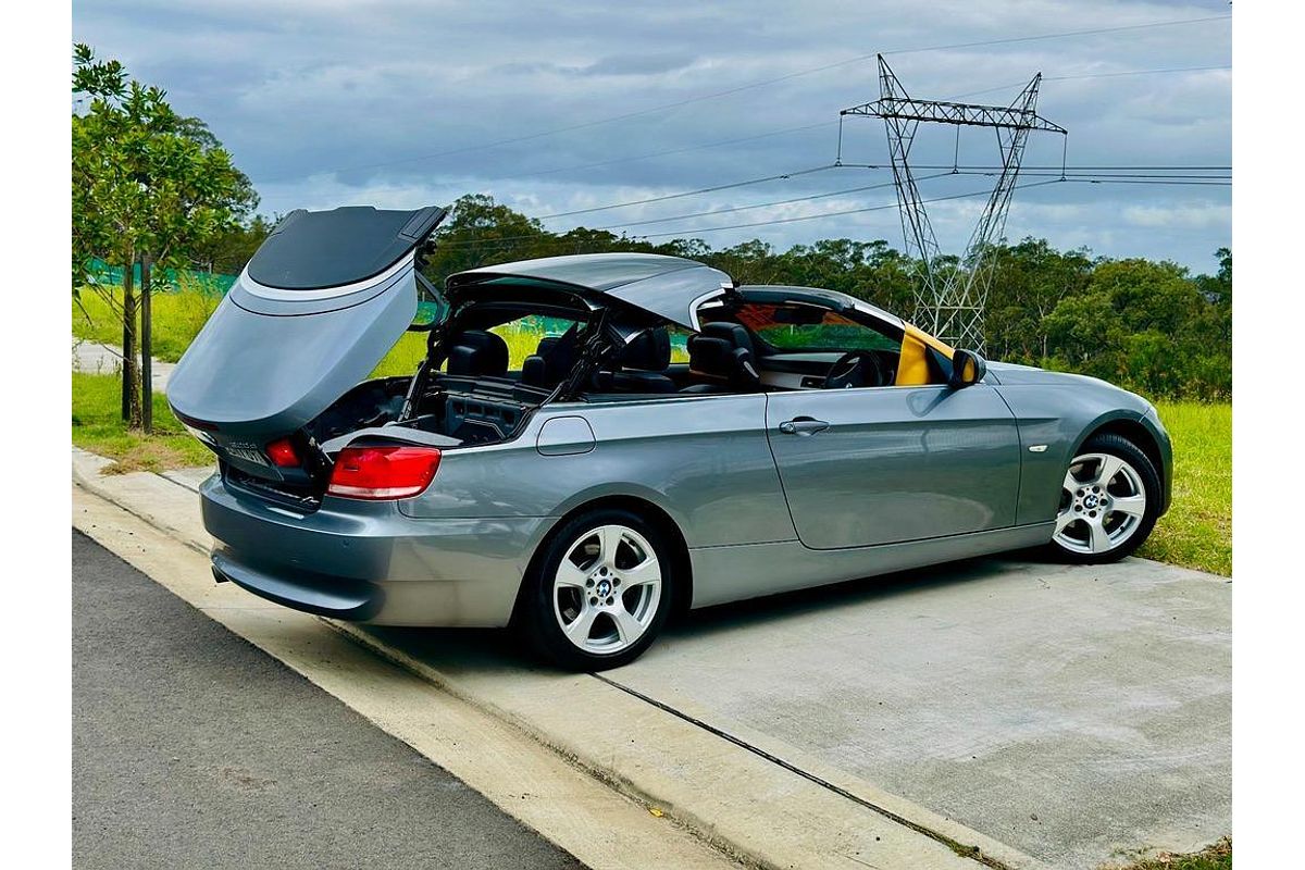2010 BMW 3 Series 320d E93