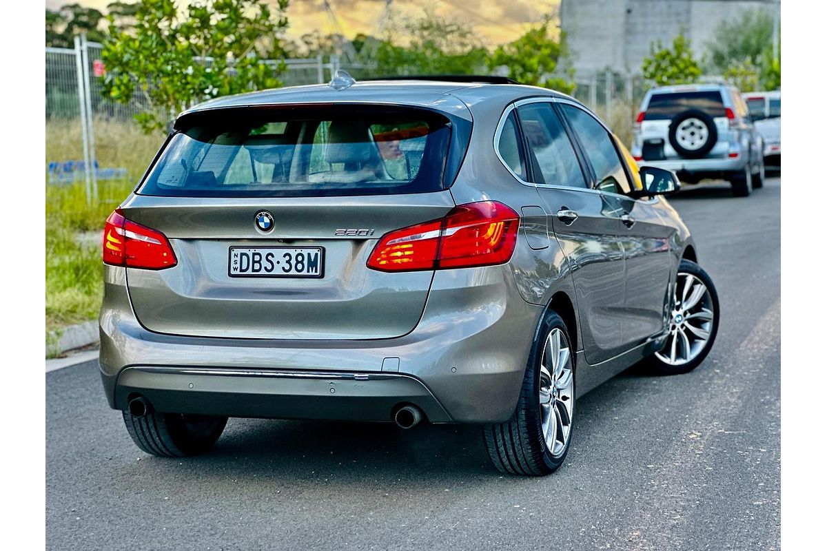 2015 BMW 2 Series 220i Sport Line F45
