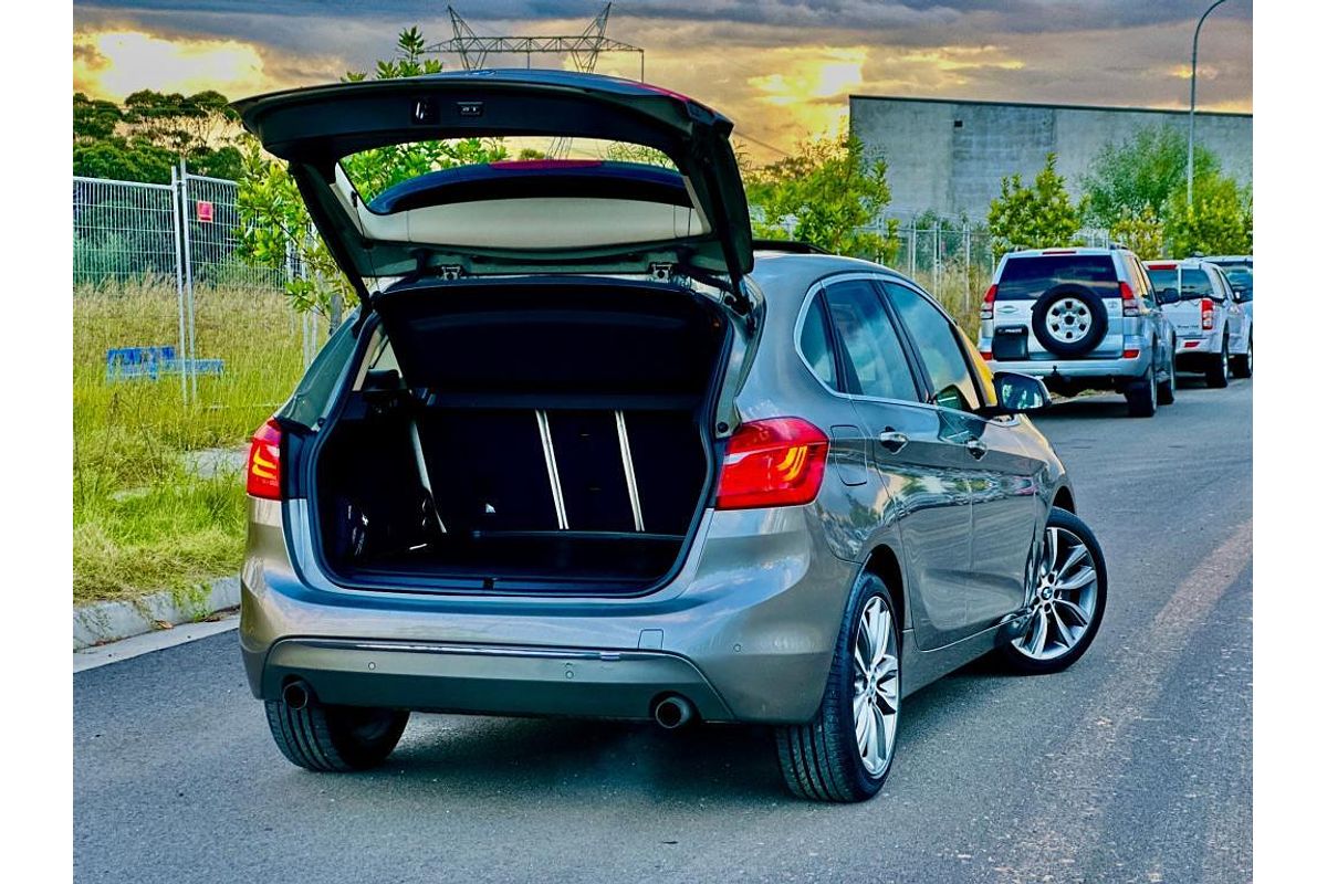 2015 BMW 2 Series 220i Sport Line F45