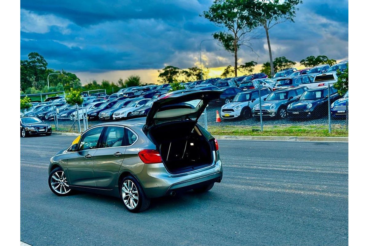 2015 BMW 2 Series 220i Sport Line F45