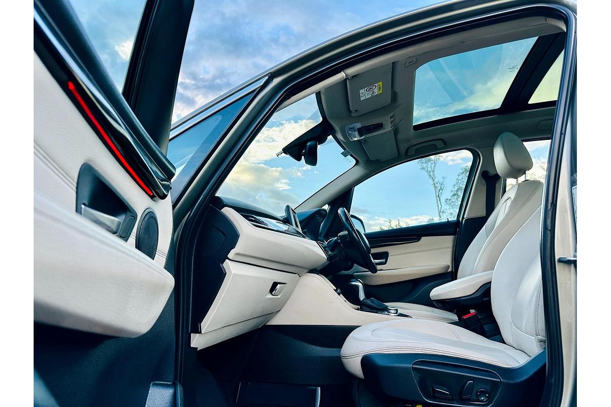 2015 BMW 2 Series 220i Sport Line F45