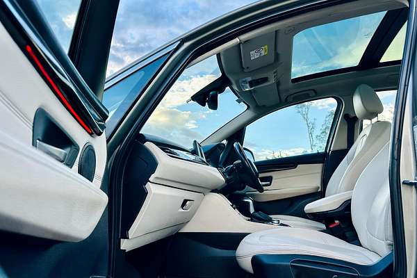 2015 BMW 2 Series 220i Sport Line F45