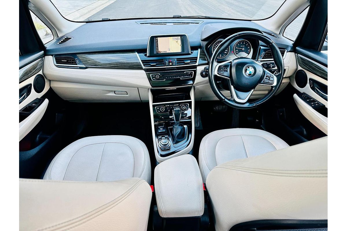 2015 BMW 2 Series 220i Sport Line F45