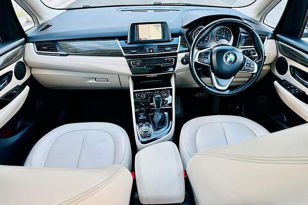 2015 BMW 2 Series 220i Sport Line F45