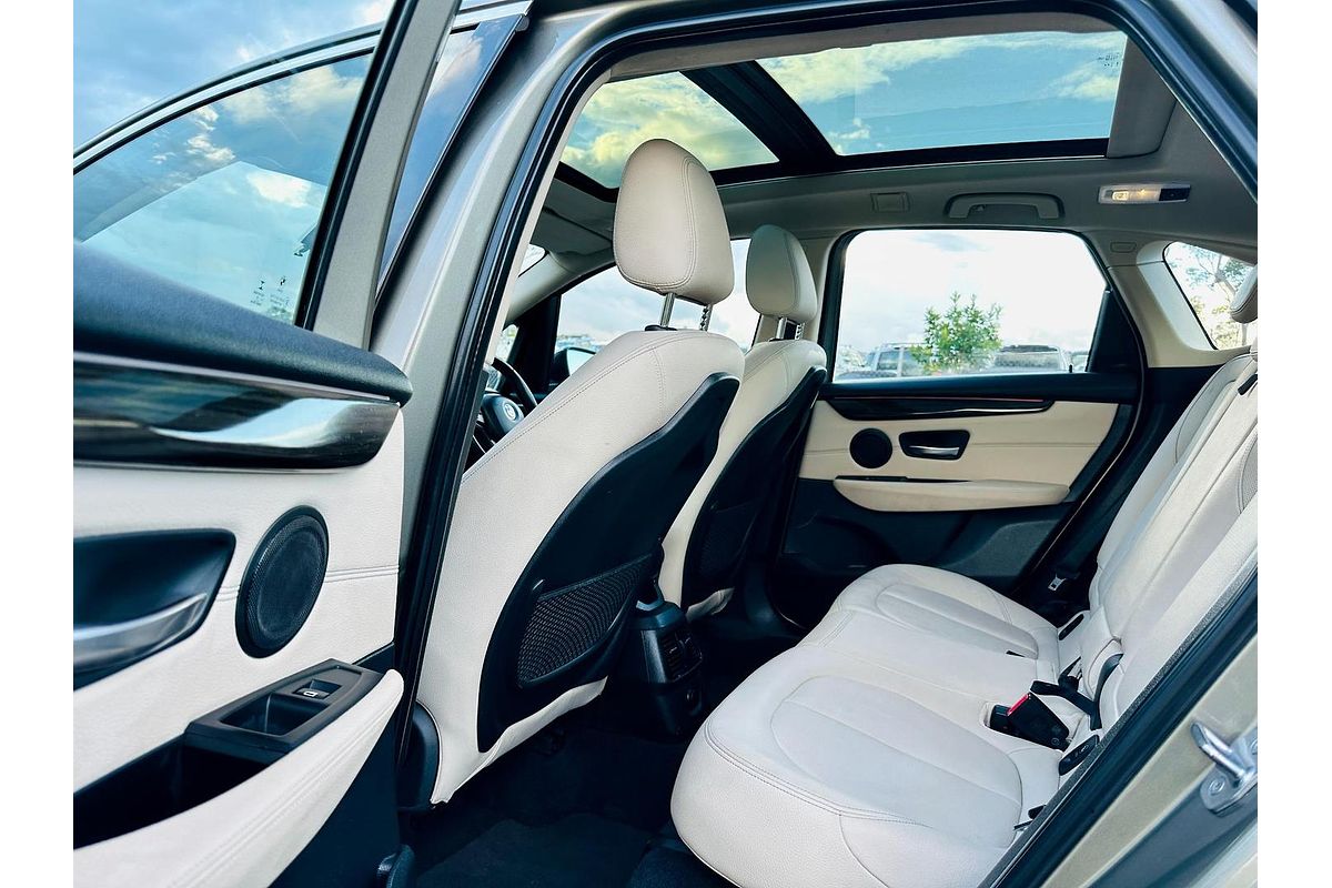 2015 BMW 2 Series 220i Sport Line F45