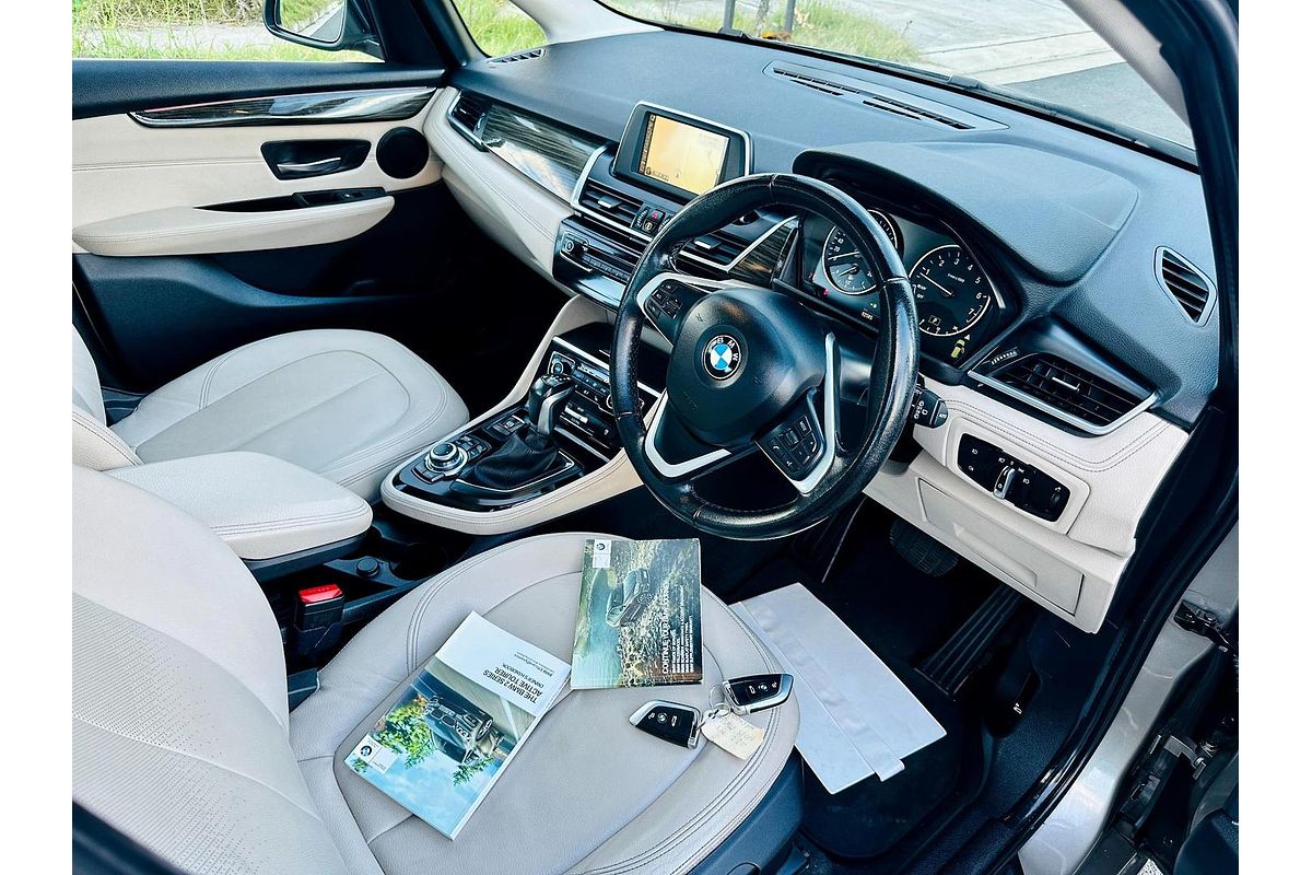 2015 BMW 2 Series 220i Sport Line F45