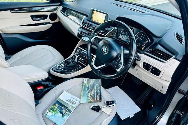 2015 BMW 2 Series 220i Sport Line F45