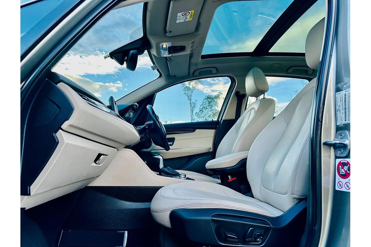 2015 BMW 2 Series 220i Sport Line F45