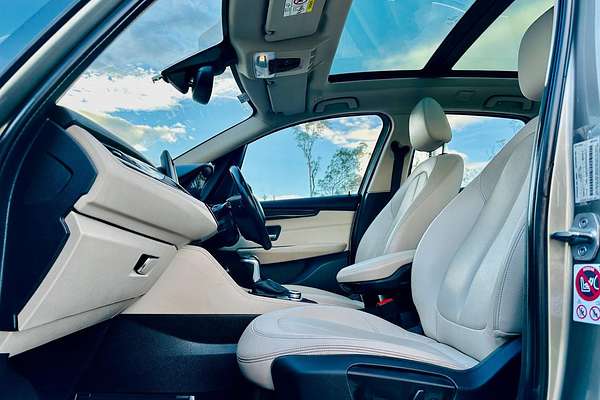 2015 BMW 2 Series 220i Sport Line F45