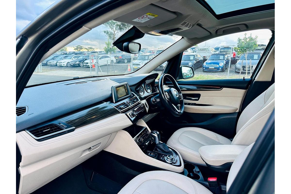 2015 BMW 2 Series 220i Sport Line F45
