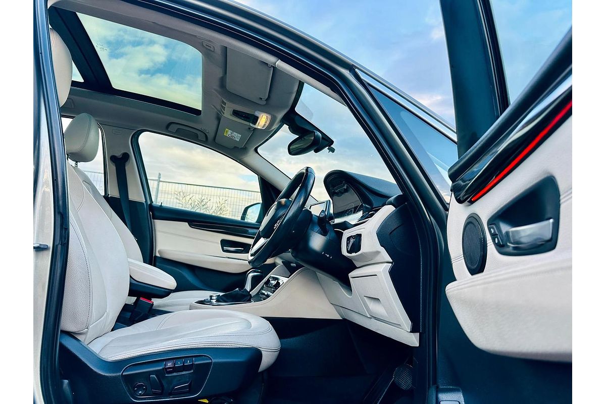 2015 BMW 2 Series 220i Sport Line F45