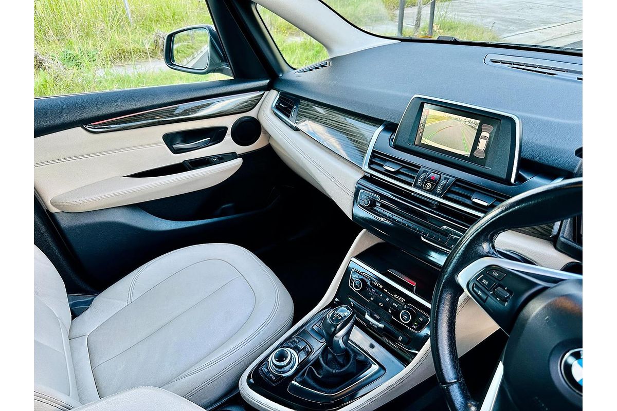2015 BMW 2 Series 220i Sport Line F45