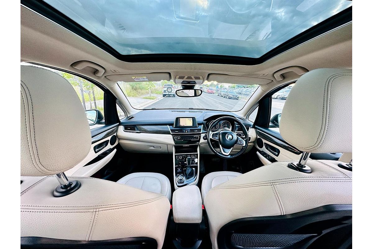 2015 BMW 2 Series 220i Sport Line F45