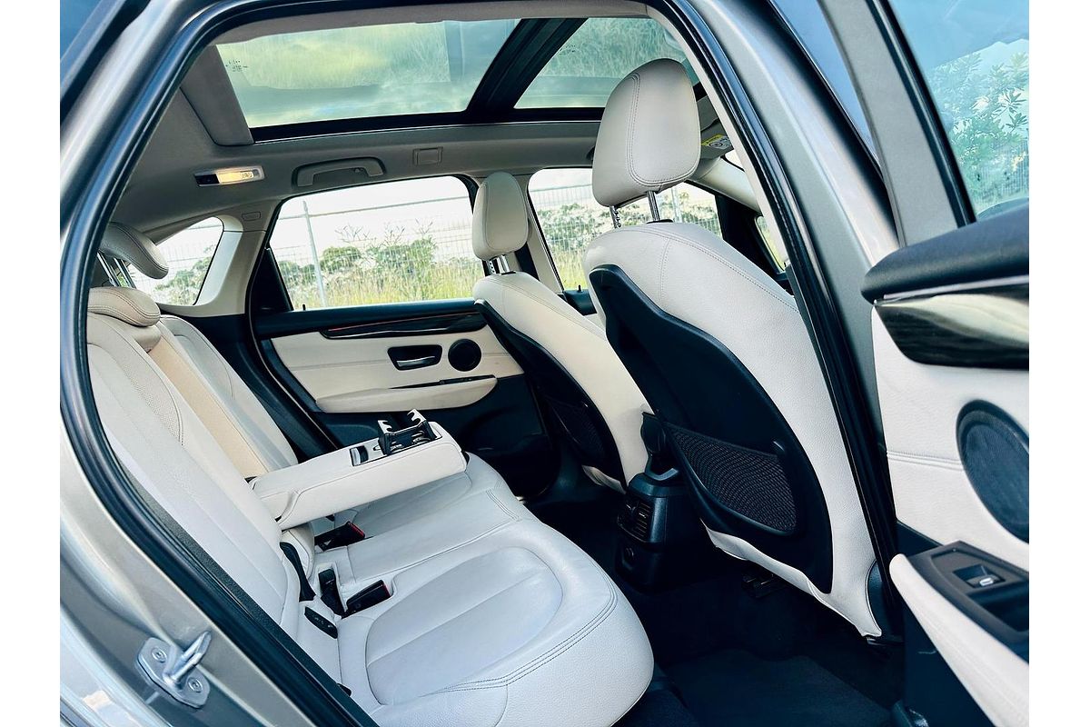 2015 BMW 2 Series 220i Sport Line F45