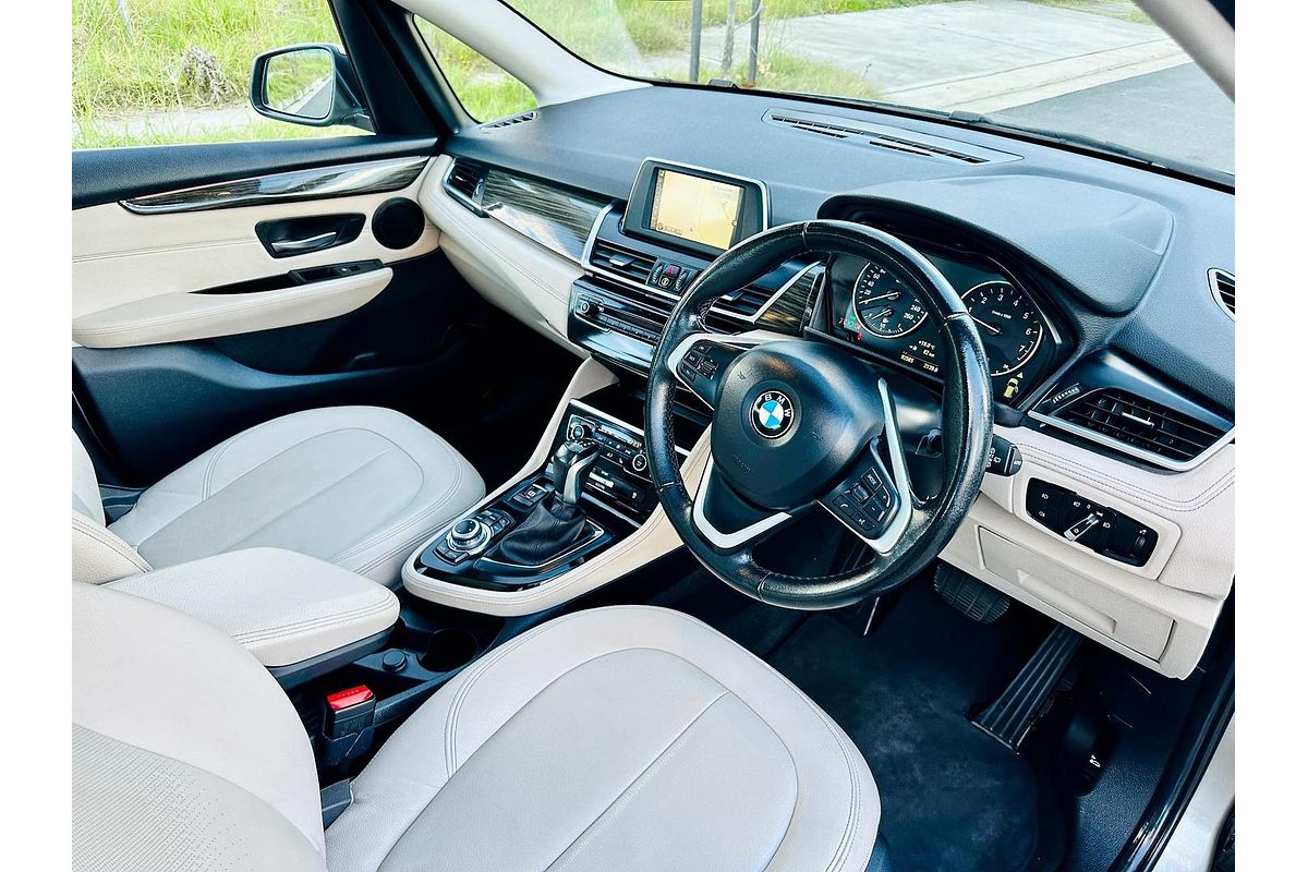 2015 BMW 2 Series 220i Sport Line F45