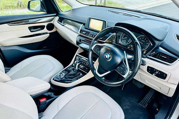 2015 BMW 2 Series 220i Sport Line F45