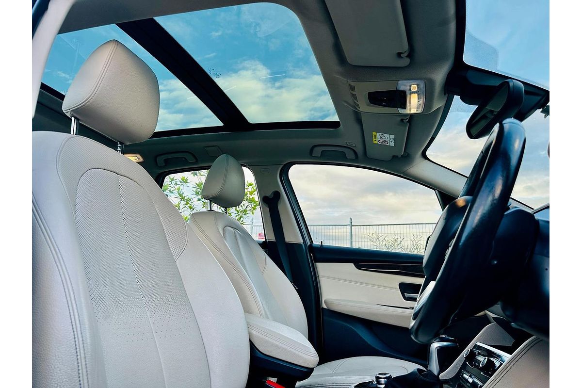 2015 BMW 2 Series 220i Sport Line F45
