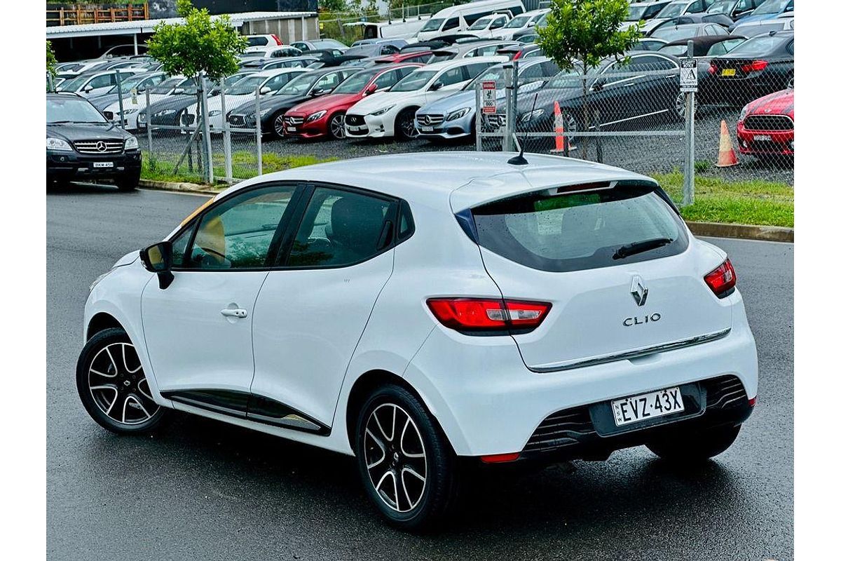 2015 Renault Clio Expression IV B98
