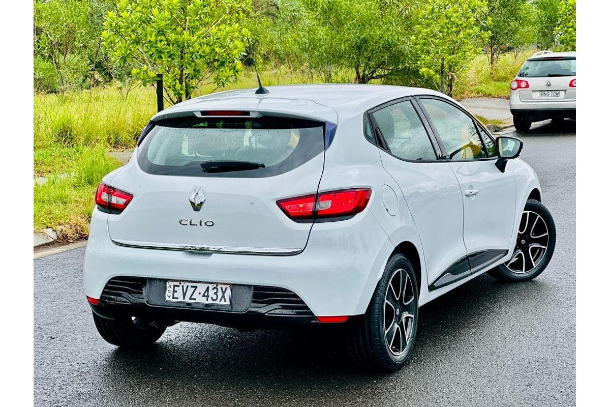 2015 Renault Clio Expression IV B98