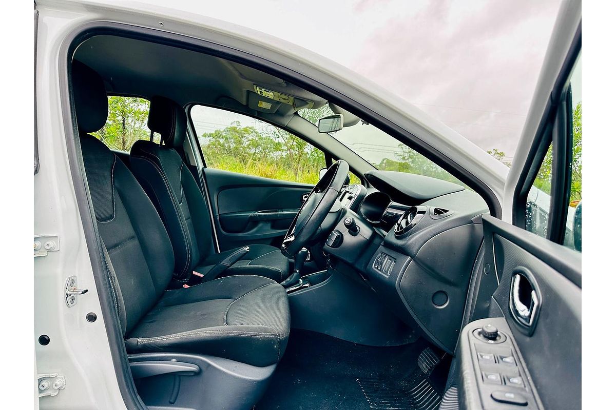 2015 Renault Clio Expression IV B98