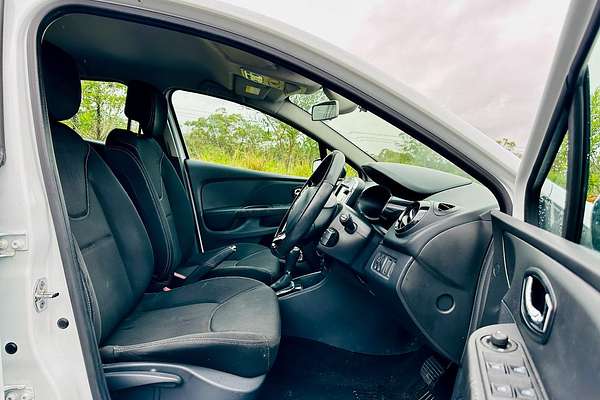 2015 Renault Clio Expression IV B98