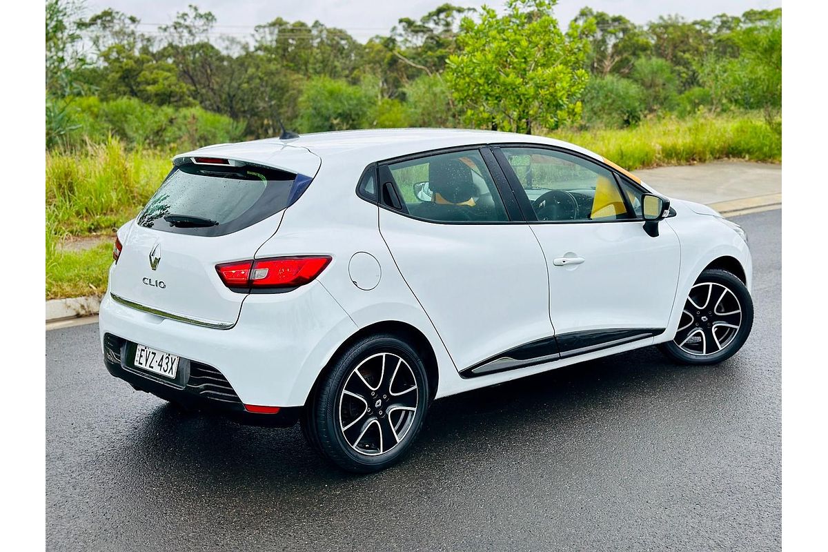 2015 Renault Clio Expression IV B98