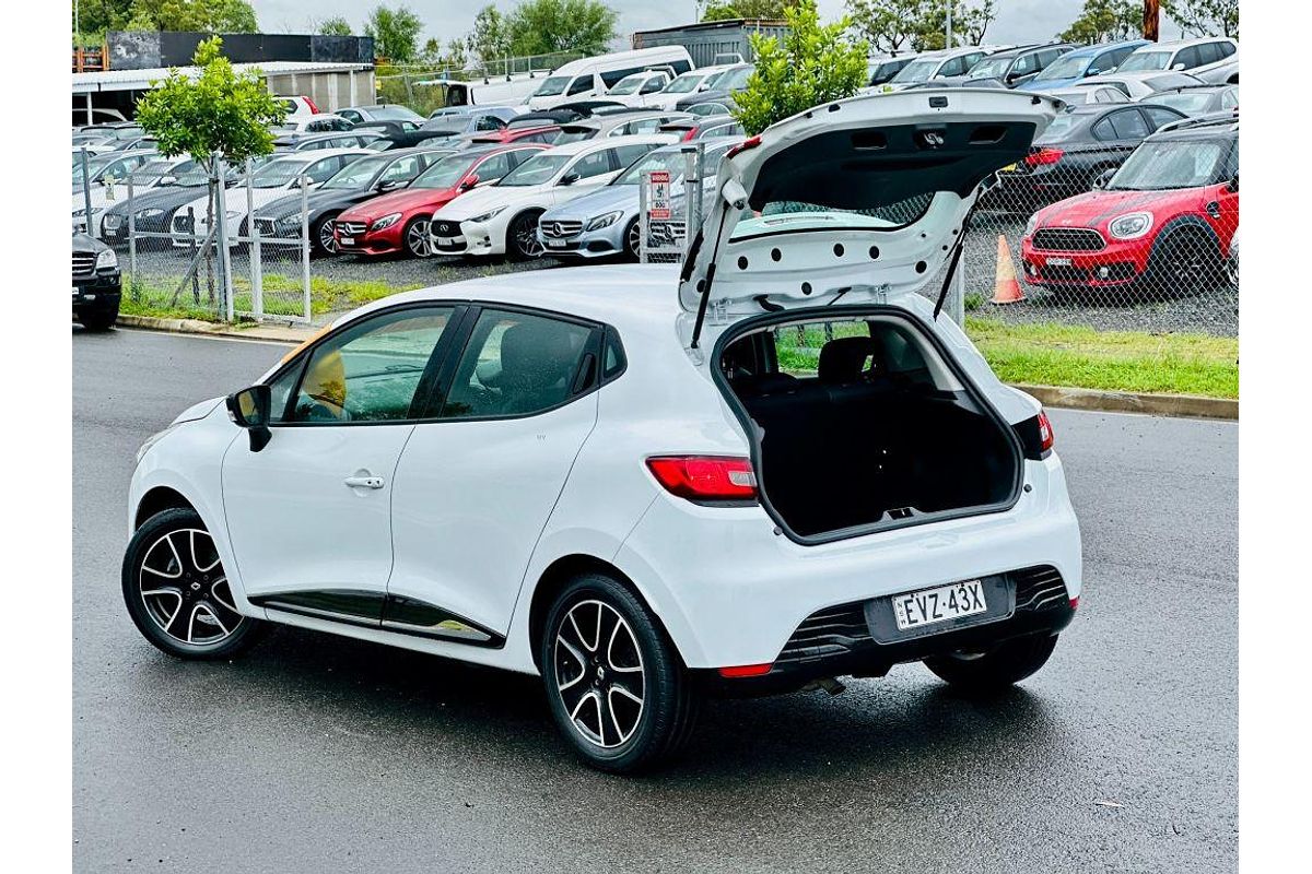 2015 Renault Clio Expression IV B98