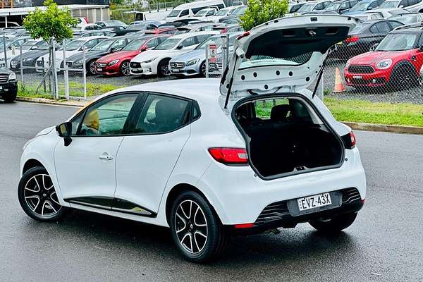 2015 Renault Clio Expression IV B98