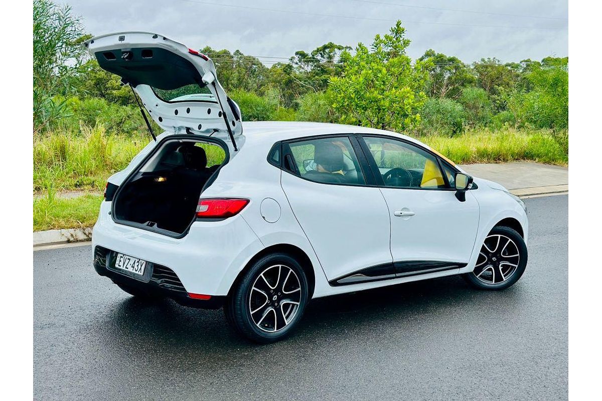2015 Renault Clio Expression IV B98
