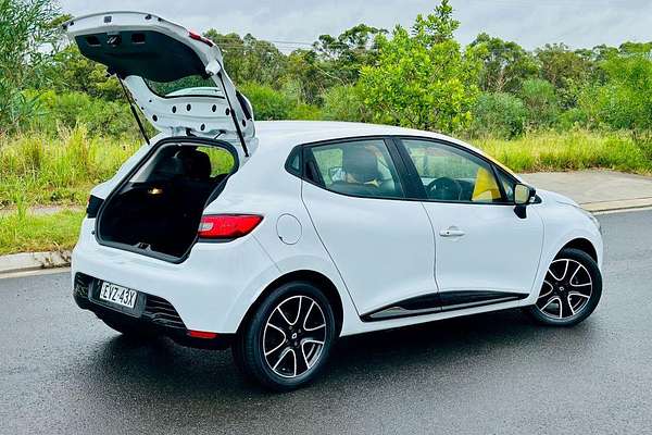 2015 Renault Clio Expression IV B98