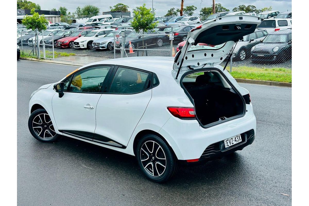 2015 Renault Clio Expression IV B98