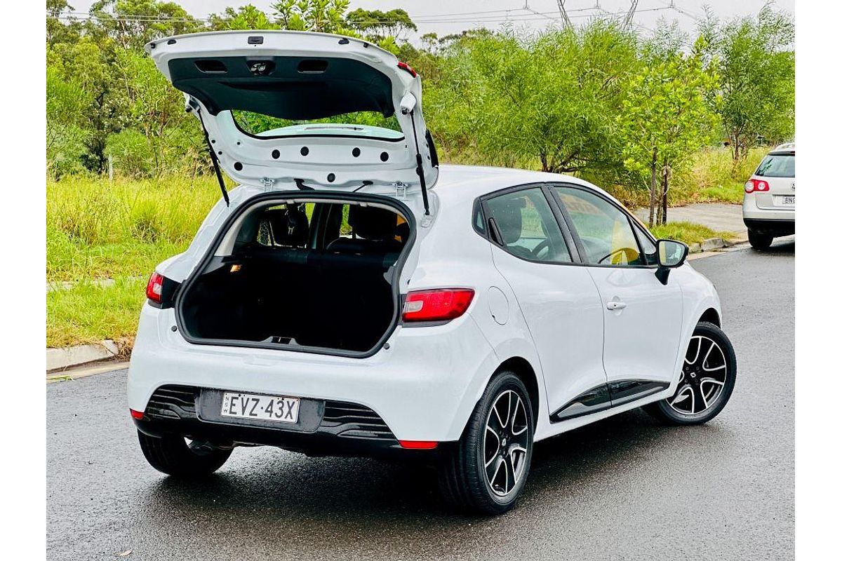 2015 Renault Clio Expression IV B98