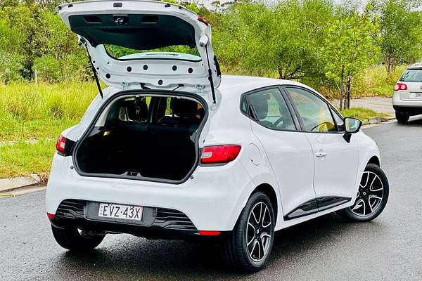 2015 Renault Clio Expression IV B98