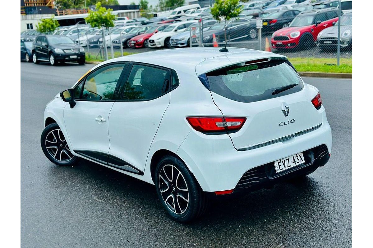 2015 Renault Clio Expression IV B98