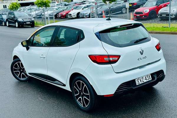 2015 Renault Clio Expression IV B98