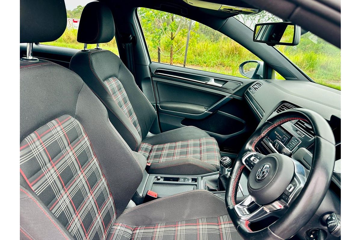 2014 Volkswagen Golf GTI 7